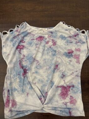 Cold-Shoulder Tie-Dye Short Sleeve Top in White with Pink & Blue